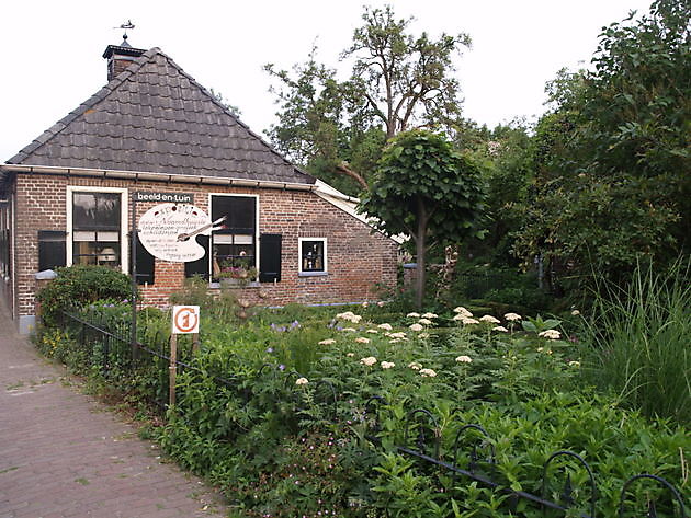 Garten und Atelier ’t Naomdhuusie Ruinen - Het Tuinpad Op / In Nachbars Garten