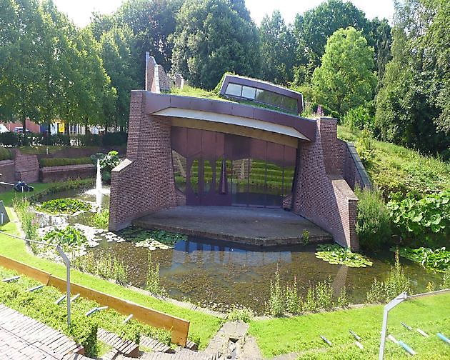 Museum Nijsinghaus: De Buitenplaats Eelde - Het Tuinpad Op / In Nachbars Garten