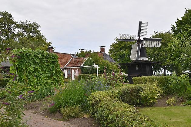 Das Freilichtmuseum Het Hoogeland Warffum - Het Tuinpad Op / In Nachbars Garten